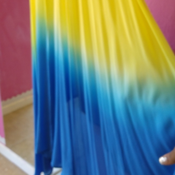 Dress - Picture 3 of 3